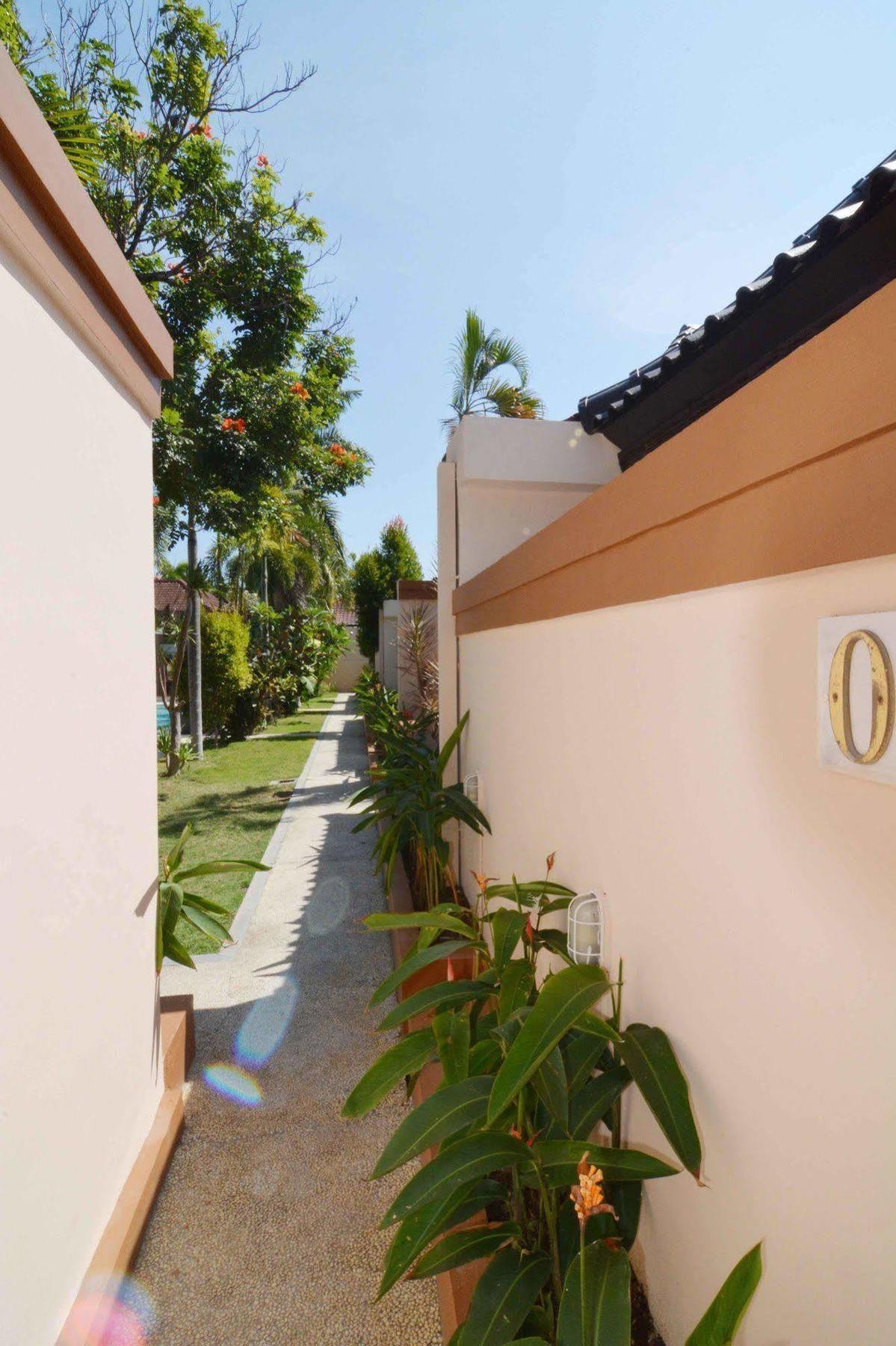 Kutaville Seminyak  Exterior photo